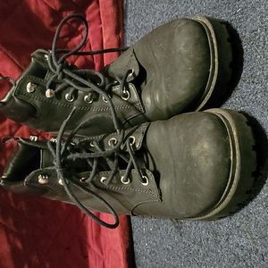 Divided boots s8